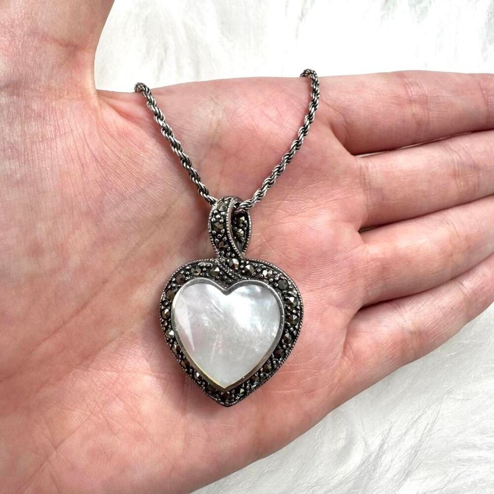 Unbranded Women's Silver and White Jewellery